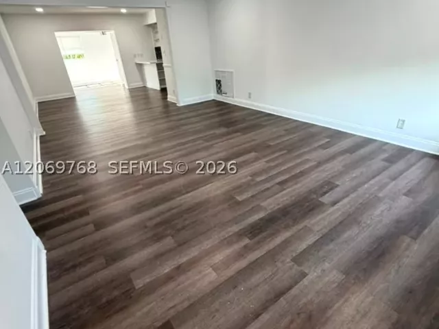 Продажа дома по адресу 3160 NE 63rd St - фото 9267975