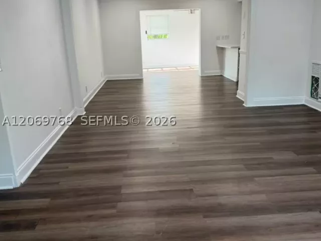 Продажа дома по адресу 3160 NE 63rd St - фото 9267976