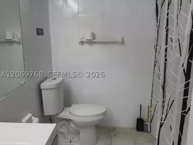 Продажа дома по адресу 3160 NE 63rd St - фото 9267980