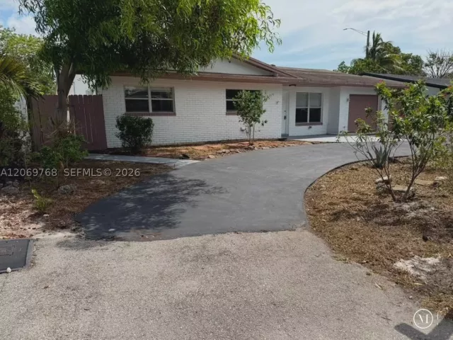 Продажа дома по адресу 3160 NE 63rd St - фото 9267986