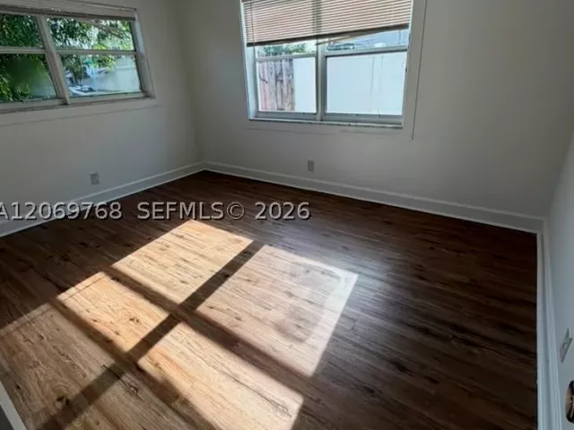 Продажа дома по адресу 3160 NE 63rd St - фото 9267968