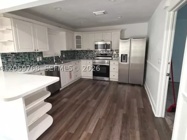 Продажа дома по адресу 3160 NE 63rd St - фото 9267970