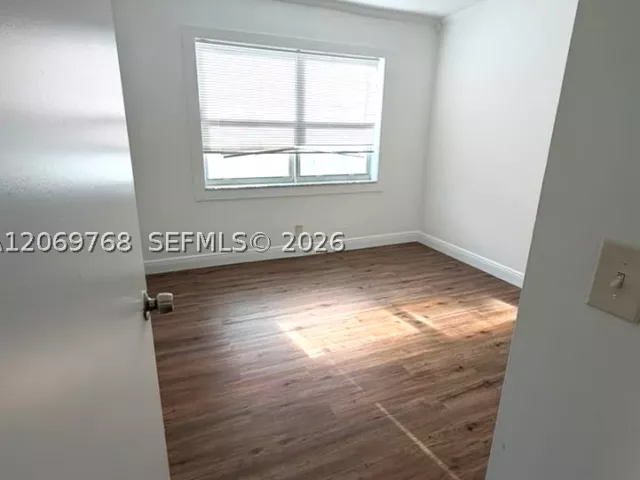 Продажа дома по адресу 3160 NE 63rd St - фото 9267971