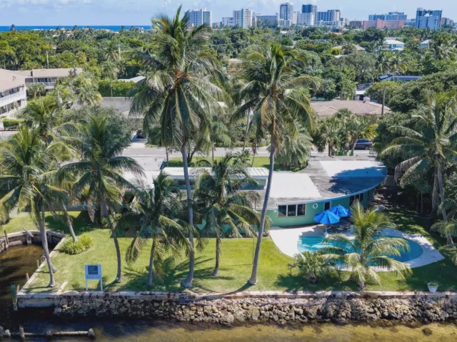 Продажа дома по адресу 2605 N RIVERSIDE Drive - фото 9267702