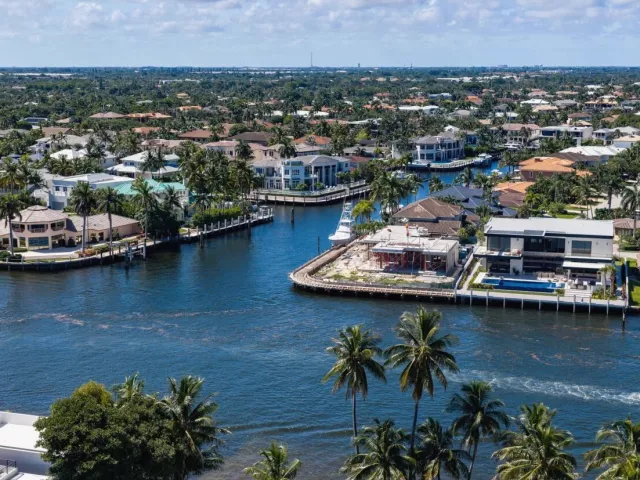 Продажа дома по адресу 2605 N RIVERSIDE Drive - фото 9267705