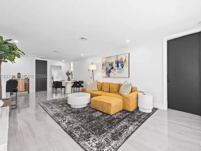 Продажа дома по адресу 544 SW 13th Ave - фото 9269690