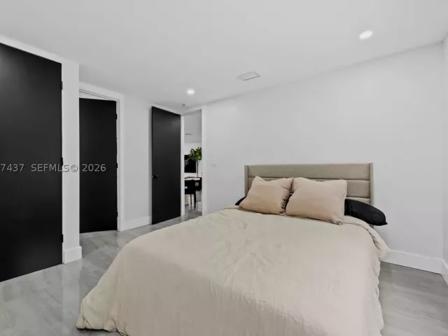 Продажа дома по адресу 544 SW 13th Ave - фото 9269692