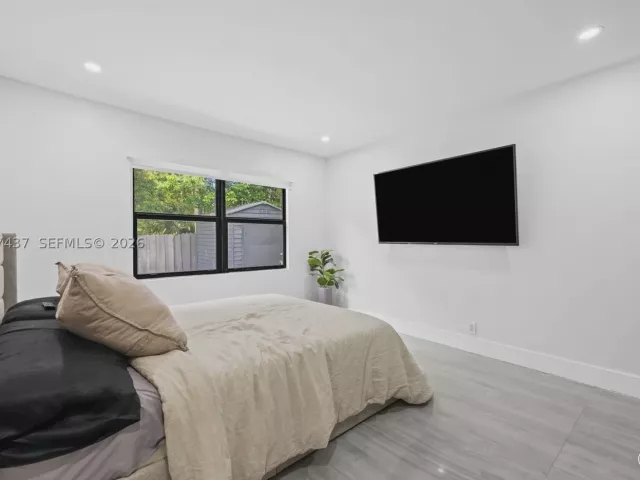 Продажа дома по адресу 544 SW 13th Ave - фото 9269693