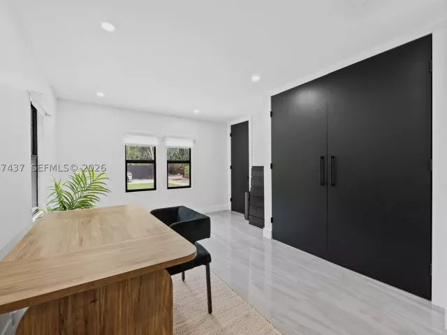 Продажа дома по адресу 544 SW 13th Ave - фото 9269695