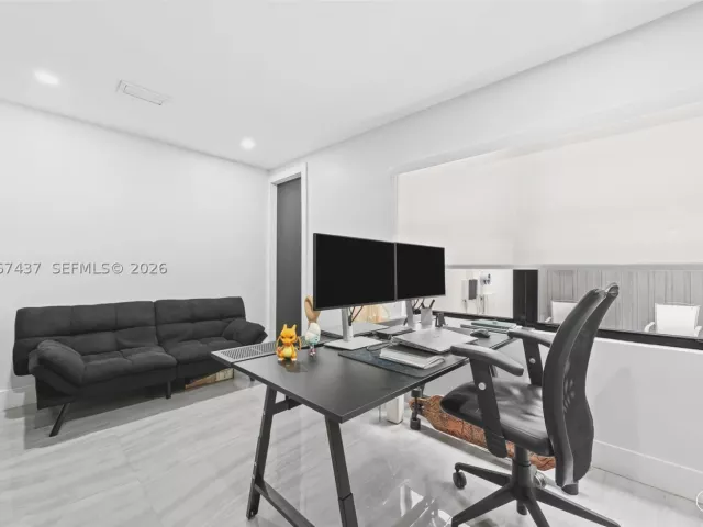 Продажа дома по адресу 544 SW 13th Ave - фото 9269698