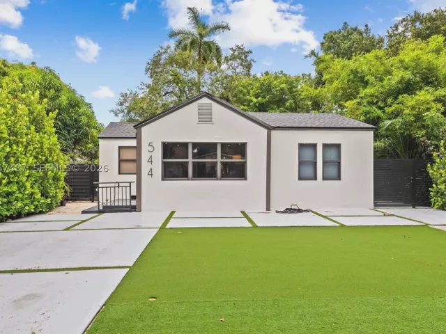Продажа дома по адресу 544 SW 13th Ave - фото 9269682