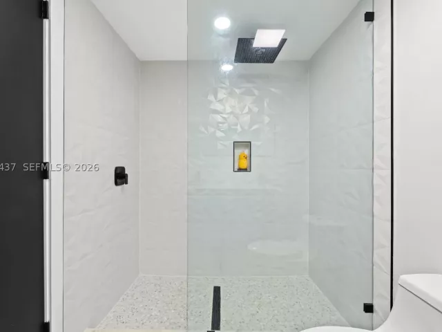 Продажа дома по адресу 544 SW 13th Ave - фото 9269700