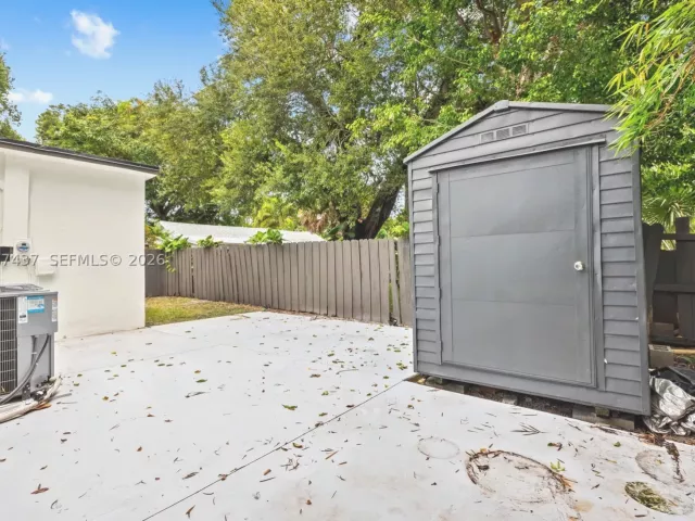 Продажа дома по адресу 544 SW 13th Ave - фото 9269703