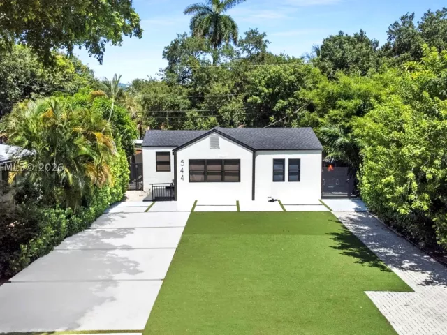 Продажа дома по адресу 544 SW 13th Ave - фото 9269704