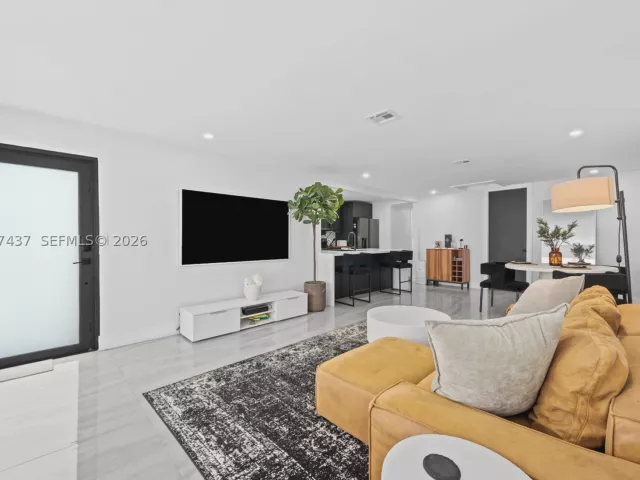 Продажа дома по адресу 544 SW 13th Ave - фото 9269687