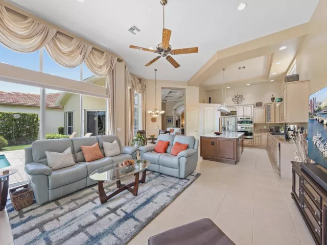 Продажа дома по адресу 7090 Tradition Cove Lane E - фото 9268800