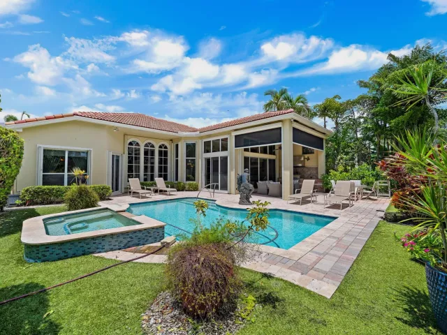 Продажа дома по адресу 7090 Tradition Cove Lane E - фото 9268818