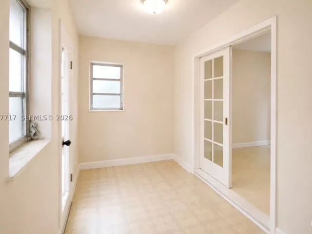 Продажа дома по адресу 2347 SW 2nd St - фото 9271862