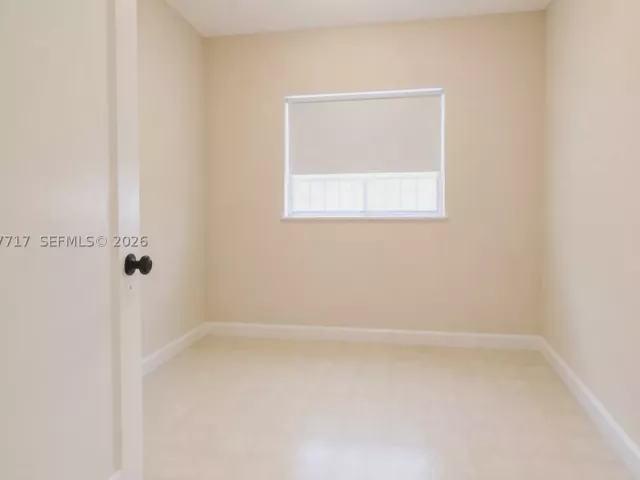 Продажа дома по адресу 2347 SW 2nd St - фото 9271863
