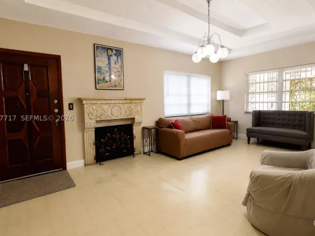 Продажа дома по адресу 2347 SW 2nd St - фото 9271864