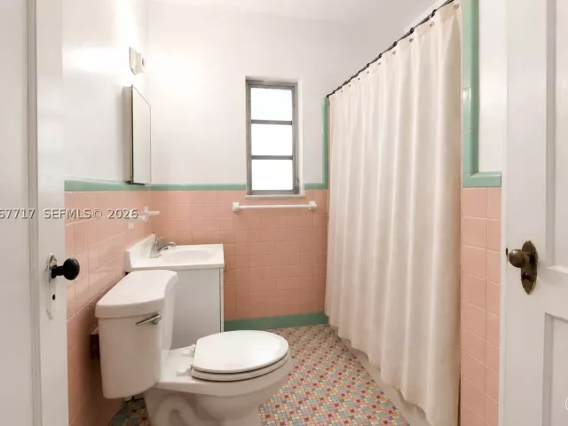 Продажа дома по адресу 2347 SW 2nd St - фото 9271869
