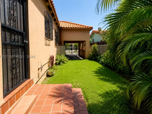 Продажа дома по адресу 2347 SW 2nd St - фото 9271874