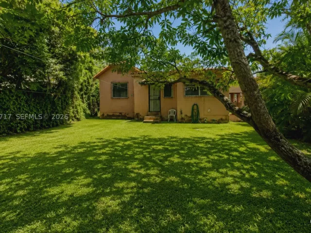 Продажа дома по адресу 2347 SW 2nd St - фото 9271875