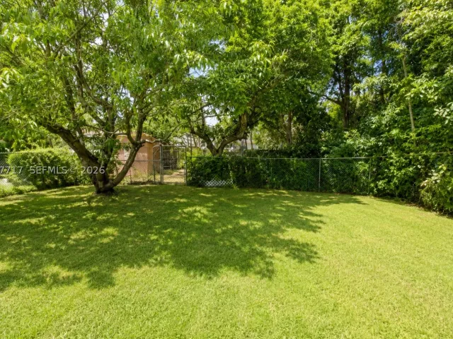 Продажа дома по адресу 2347 SW 2nd St - фото 9271877