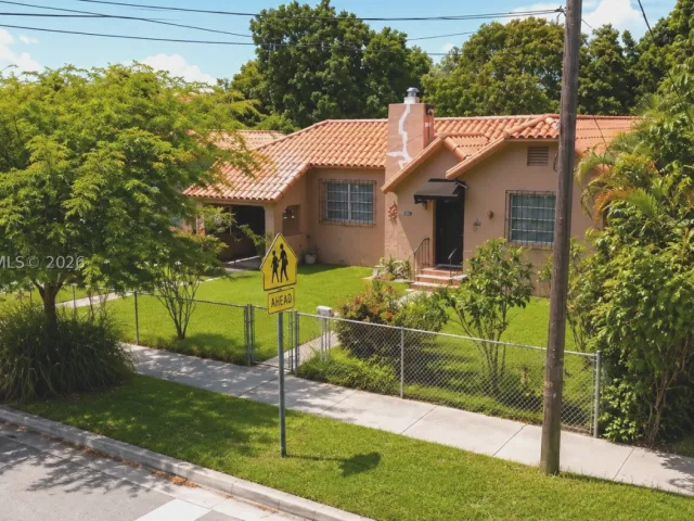 Продажа дома по адресу 2347 SW 2nd St - фото 9271856