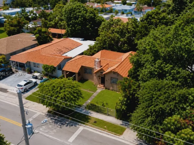 Продажа дома по адресу 2347 SW 2nd St - фото 9271858