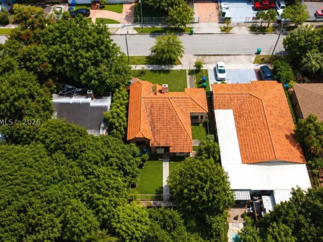 Продажа дома по адресу 2347 SW 2nd St - фото 9271859