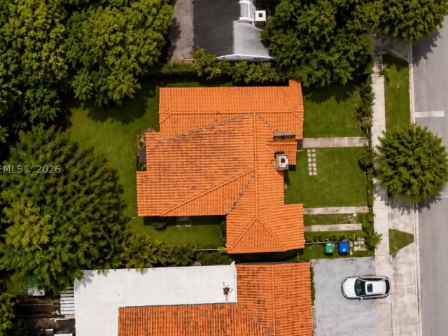 Продажа дома по адресу 2347 SW 2nd St - фото 9271860