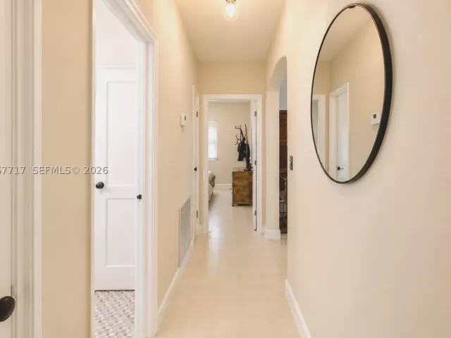 Продажа дома по адресу 2347 SW 2nd St - фото 9271861