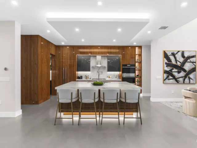 Продажа дома по адресу 829 SW 11TH Street - фото 9281957
