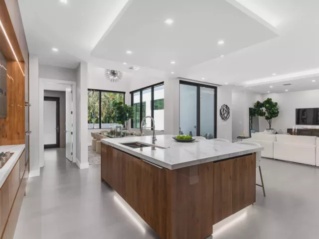 Продажа дома по адресу 829 SW 11TH Street - фото 9281960