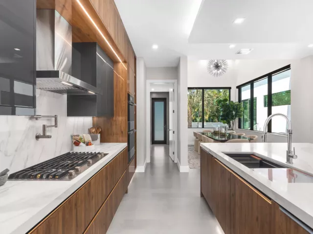 Продажа дома по адресу 829 SW 11TH Street - фото 9281961