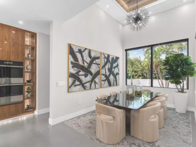 Продажа дома по адресу 829 SW 11TH Street - фото 9281962