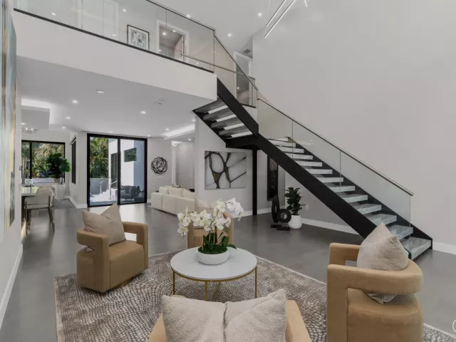 Продажа дома по адресу 829 SW 11TH Street - фото 9281971