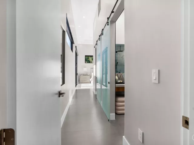 Продажа дома по адресу 829 SW 11TH Street - фото 9281977