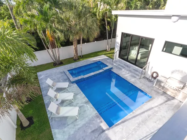 Продажа дома по адресу 829 SW 11TH Street - фото 9282011