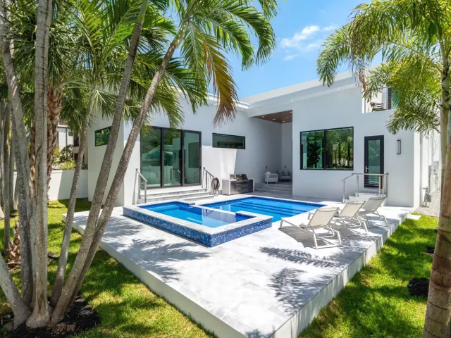 Продажа дома по адресу 829 SW 11TH Street - фото 9282012