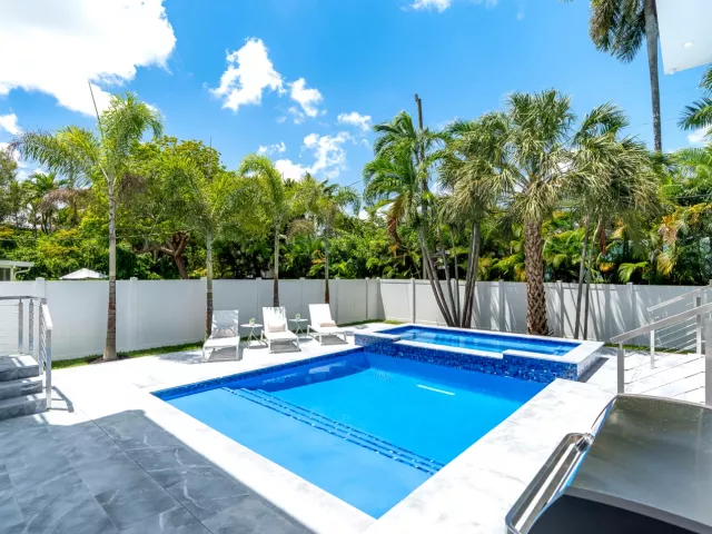 Продажа дома по адресу 829 SW 11TH Street - фото 9282014