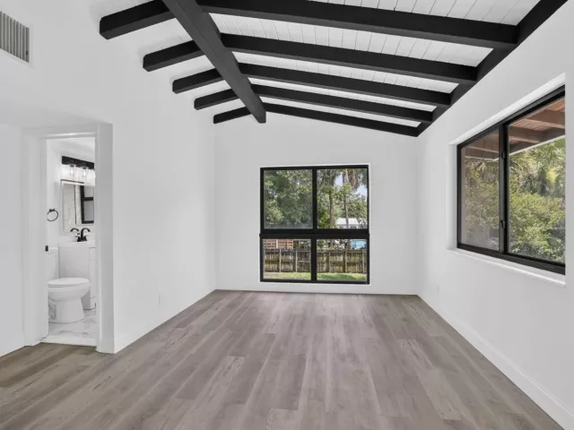 Продажа дома по адресу 1701 SW 4TH Court - фото 9270718