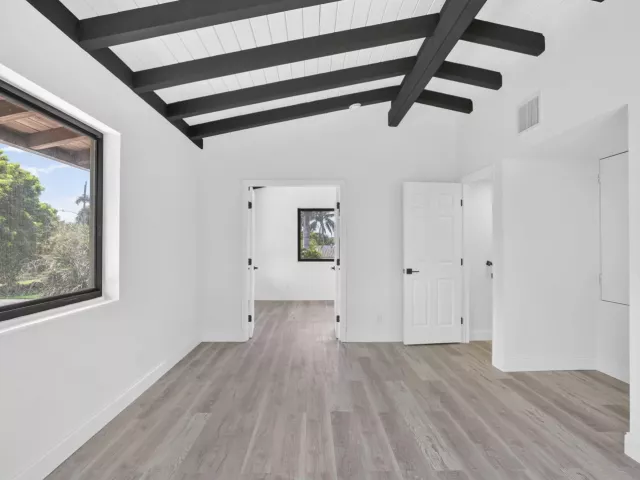 Продажа дома по адресу 1701 SW 4TH Court - фото 9270719
