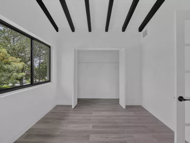 Продажа дома по адресу 1701 SW 4TH Court - фото 9270720