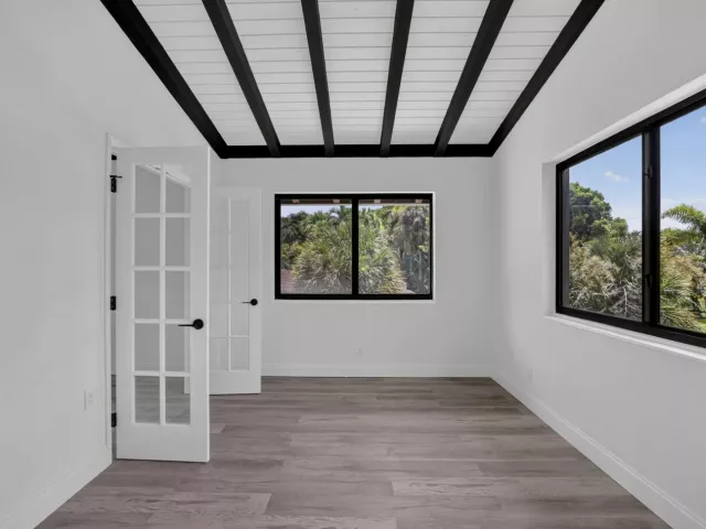 Продажа дома по адресу 1701 SW 4TH Court - фото 9270721