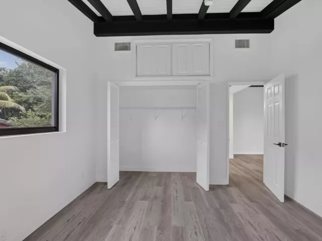 Продажа дома по адресу 1701 SW 4TH Court - фото 9270725