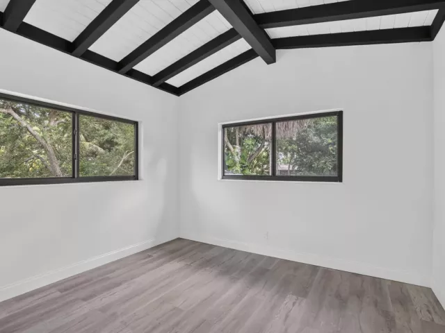 Продажа дома по адресу 1701 SW 4TH Court - фото 9270726