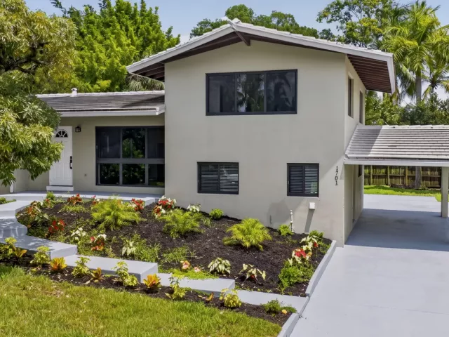 Продажа дома по адресу 1701 SW 4TH Court - фото 9270709