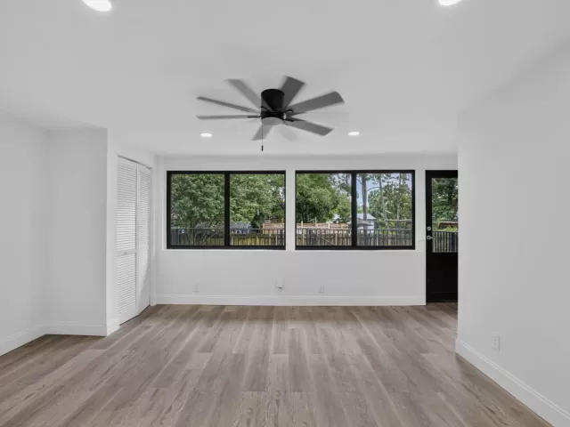 Продажа дома по адресу 1701 SW 4TH Court - фото 9270728